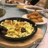 菜品价格合适 有包间 环境很好 菜单也有英文