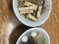 -松树干拌面店