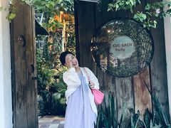 -Cuc Gach Quan Restaurant