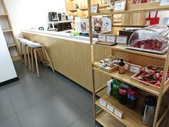 -弘仁宝佳比亚迪4S店(宝山旗舰店)