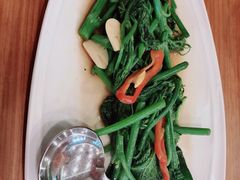 -Chom Cafe and Restaurant