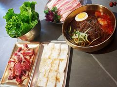 -围炉肉舍•炭烤活鳗•丹东海鲜烤肉(步行街店)