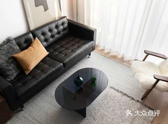本次分享的案例，以现代简约为主的设计风格，客厅与玄关
