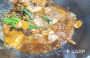Bream and Chicken Stew in Iron Pot