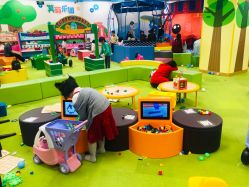 -莫莉幻想儿童乐园(武汉保利广场店)