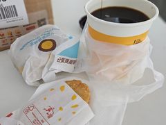 -麦当劳(上海虹桥站30B检票口楼上)
