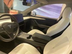 -TESLA 特斯拉(上海太古汇体验店)