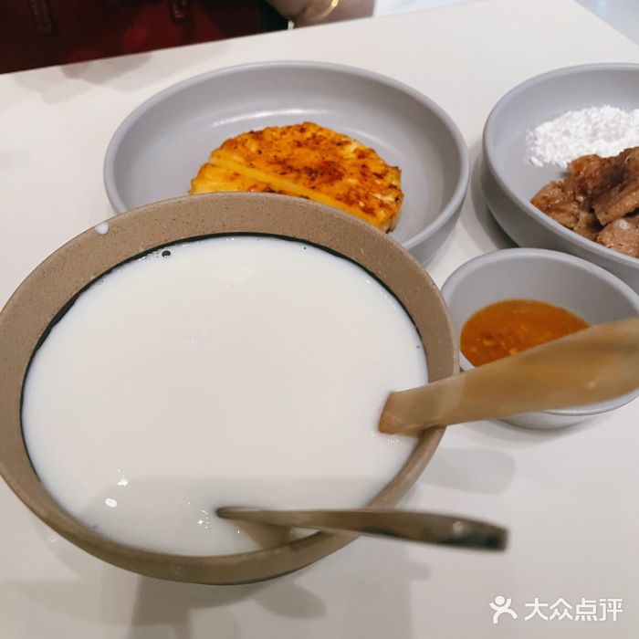 胡麻(静安嘉里店)奶白酒图片