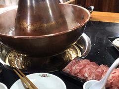 -果松木炭酸菜铜火锅·外婆参鸡汤