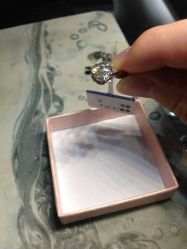 -威德钻石-克拉钻大本营(南京东路店)