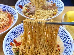 -李与白包子铺(桐梓林店)