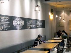 用餐区-HELLO 27 意面·沙拉·帕尼尼