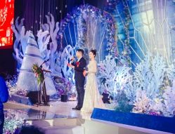 点击看大图 -爱伊人婚纱礼服美妆馆