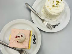 草莓燕麦慕斯蛋糕-Seesaw Coffee(上海国金中心店)