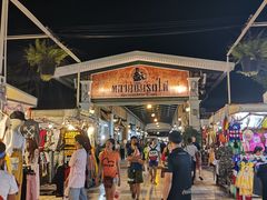 -席娜卡琳火车铁道夜市