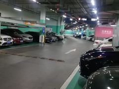 -万达广场菱角湖店-地面停车场