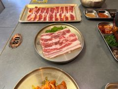 -围炉肉舍•炭烤活鳗•丹东海鲜烤肉(步行街店)