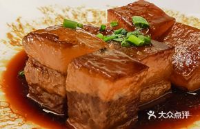 Braised Pork Belly with Steamed Buns