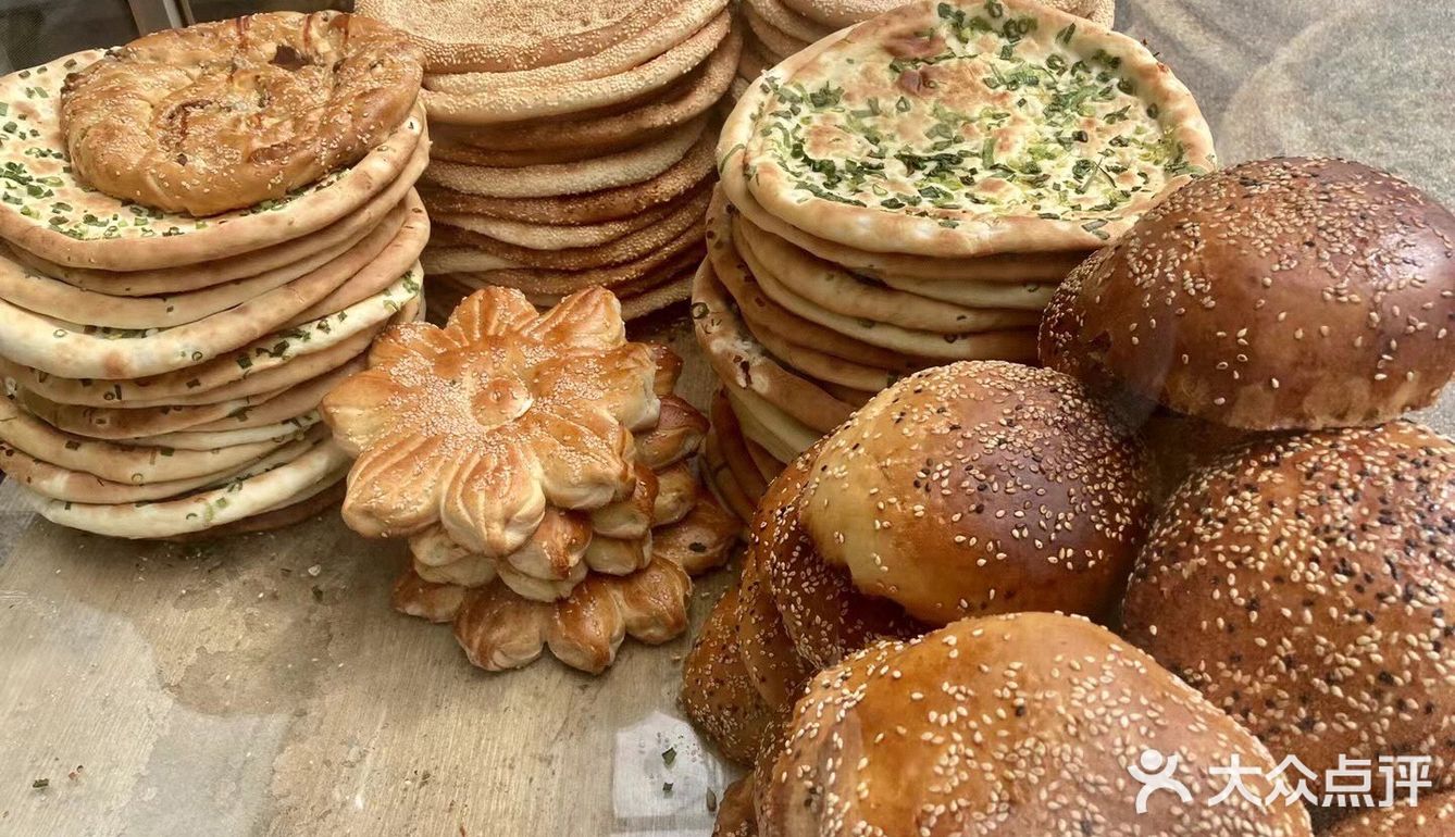 种类超多的新疆烤馕～可甜可咸又很香