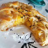 烤箱上下200度烤15分钟，出炉～吃了一块超级好吃