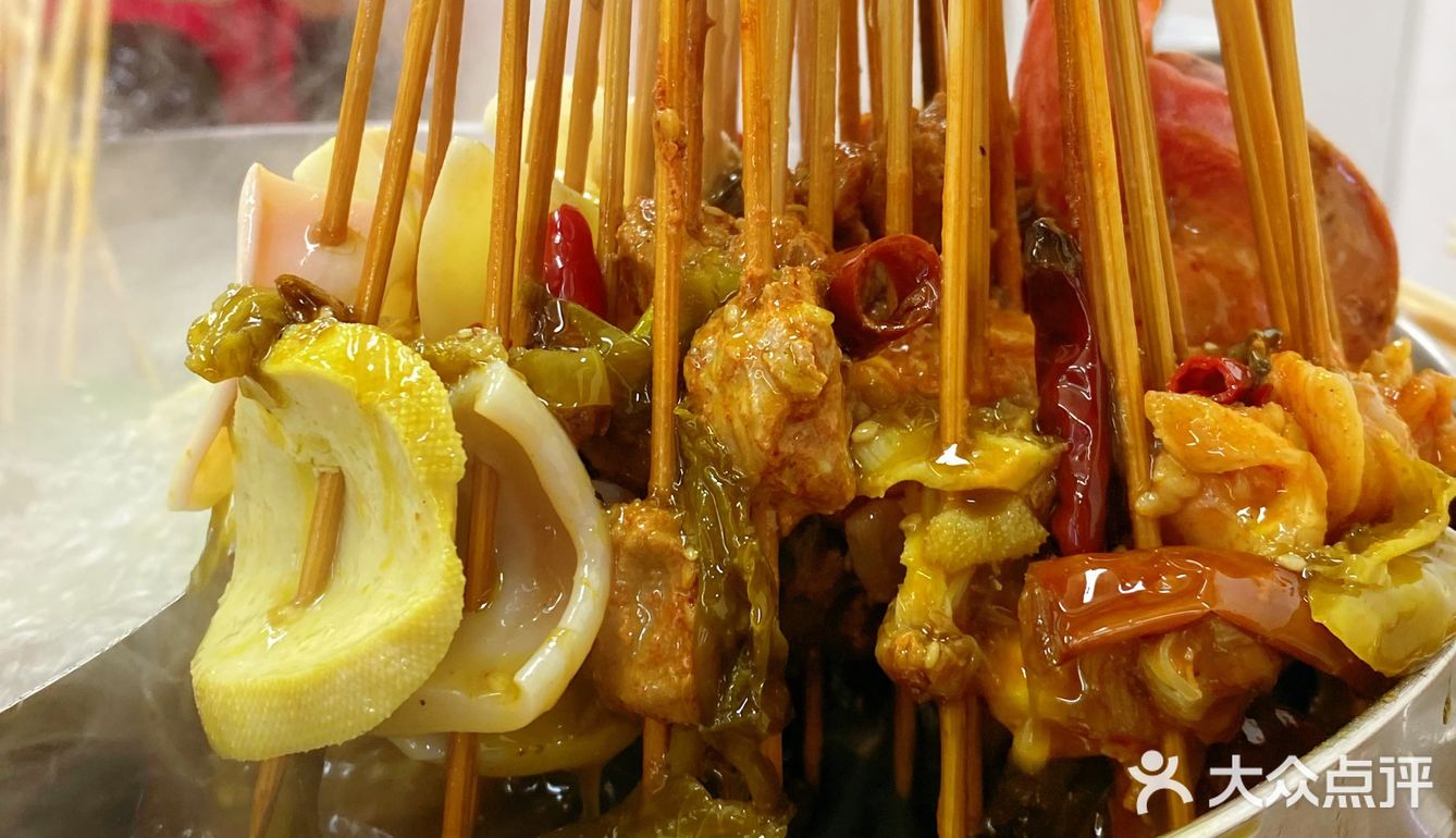 如果你还没吃过胡龙飞酸菜串串，那我会难过～