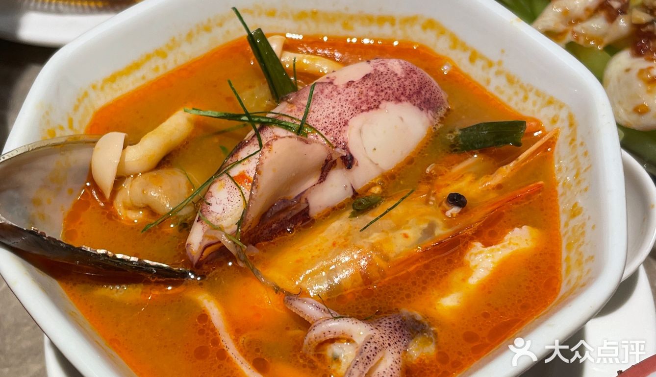 和姐妹来广粤天地看到的瑰茶厅，算是复古风