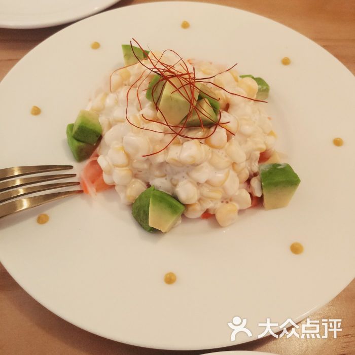 牛油果蟹肉塔塔