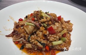 Stir-Fried Fresh Squid with Crushed Garlic and Perilla