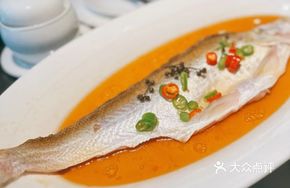 Ancient Method Steamed Qiantang River White Fish