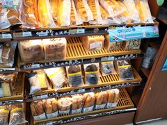 -全家便利店(莲花池东路店)