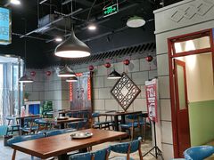 大堂-超越炭火牛蛙火锅鸡(河东店)