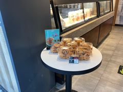 面包甜点陈列柜-金凤成祥(东直门现烤面包店)