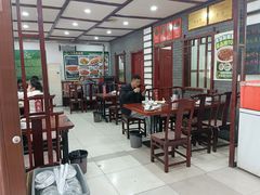 -湖南人家湘菜馆(镇江路店)