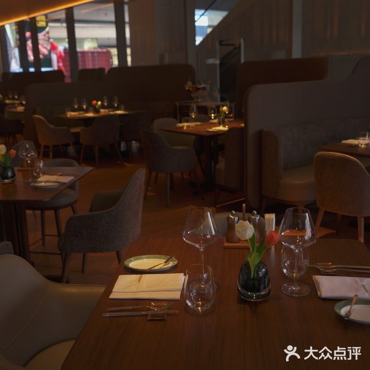 牛排家｜新店初体验[礼花]