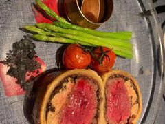 惠灵顿牛排-弦月窗LUNETTE BY AMANDA(复兴路店)