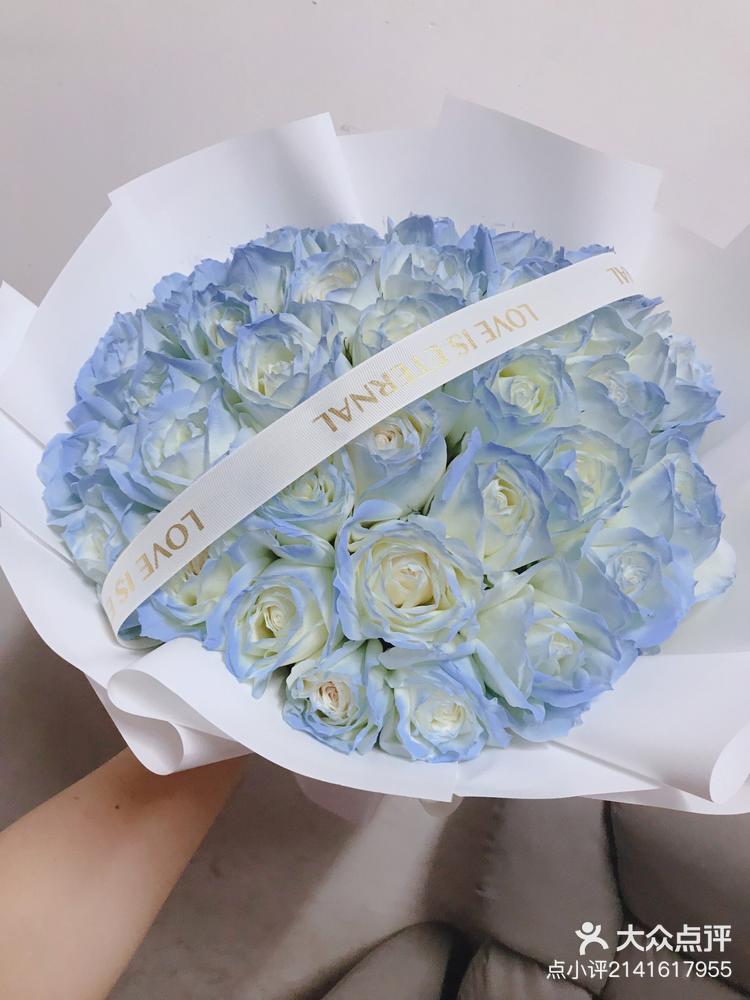 33朵碎冰蓝玫瑰这颜色好正呀