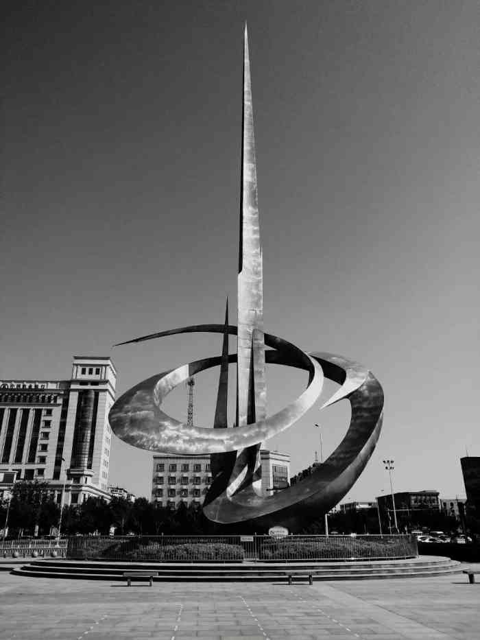 世纪广场-"过年了,广场四处挂上了彩灯,景色一下子好.