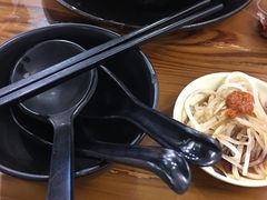-丽虹云南过桥米线(兴工街店)