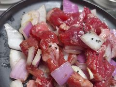 -山野的朋友露营炭火烤肉