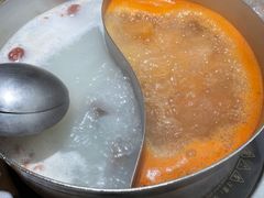 滋补汤底拼番茄汤底-蒙肥羊·酸汤潮牛·鲜牛肉火锅烤肉自助(岗顶店)