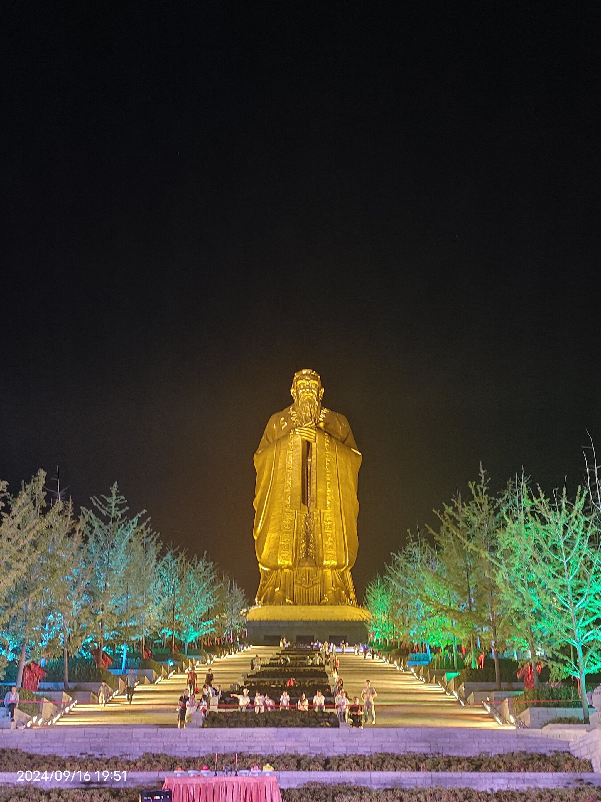 尼山圣境,当时抢到省内免费的时候去的,按