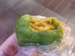 蛋黄肉松青团-沈大成(南京东路店)