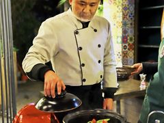 -刘姐啤酒鱼民族演艺餐厅(西街总店)
