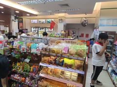 零售区-全家便利店(襄阳南路店)