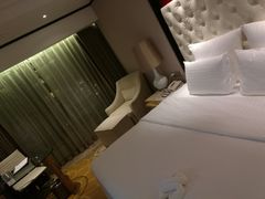 -永恒朗悦酒店(广西大学地铁站大学东路万达广场店)