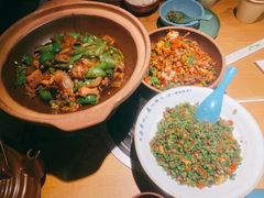 碾辣椒炒肉-吃饭皇帝大土家民族菜(正大广场店)