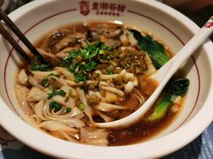 -呷佬·长沙手工米粉(金沙江路店)