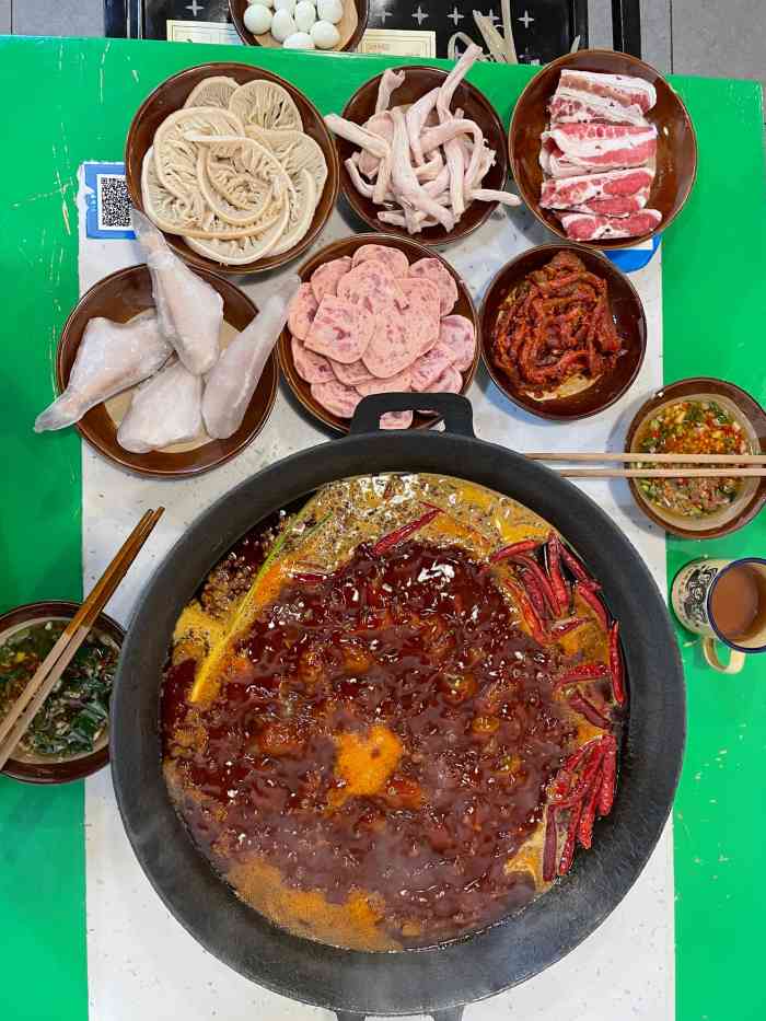 八里老火锅(八里庄店)-"口味:和大多数火锅不一样,他们家味道毕竟.