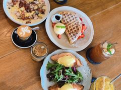 -ROAST coffee & eatery