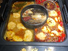 -老牌坊云南鱼豆花火锅(哈西万达店)